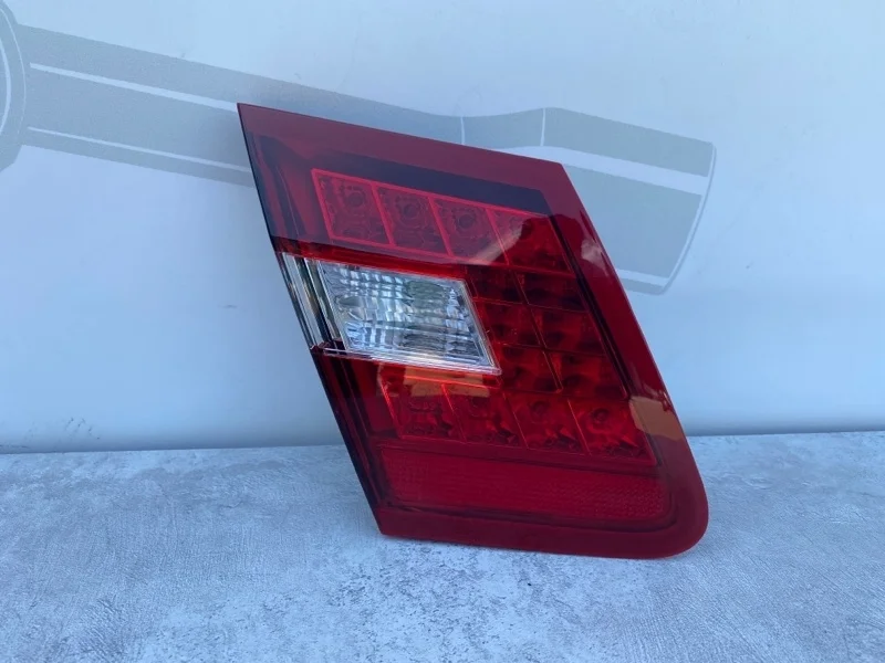 Фонарь задний левый крышку багажника Mercedes-benz W212