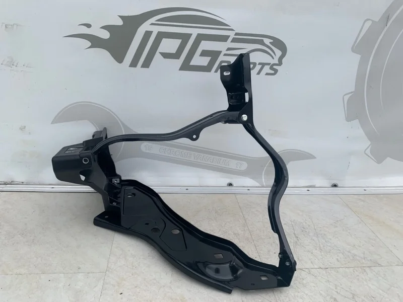 Рамка фары левая Mercedes-benz CLS C218