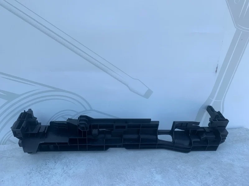 Рамка радиатора левая Mercedes-benz W205