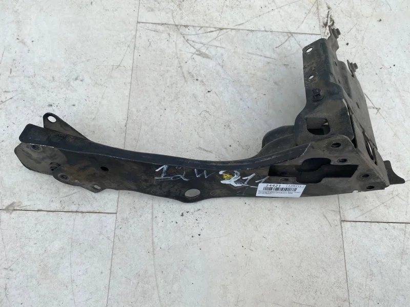 Кронштейн крепления рамки фары правый Mercedes-benz 2008 W211