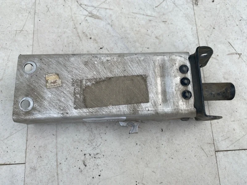 Кронштейн усилителя переднего бампера правый Mercedes-benz 2008 W211