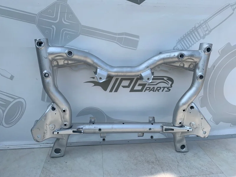 Подрамник передний Mercedes-benz W204