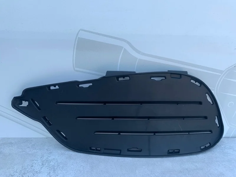 Решетка переднего бампера левая Mercedes-benz C207