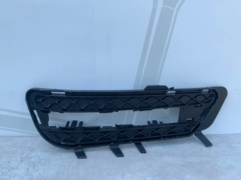 Решетка переднего бампера левая Mercedes-benz W212