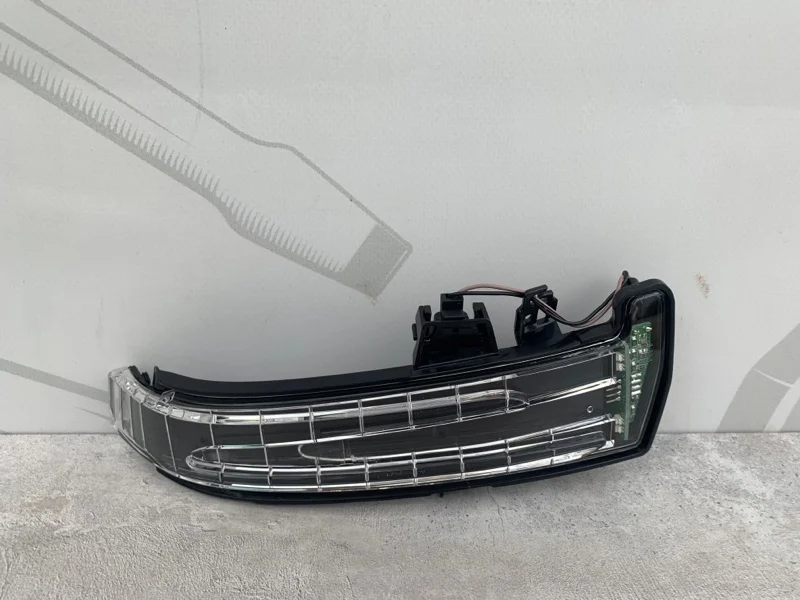 Повторитель зеркало правый Mercedes-benz W212