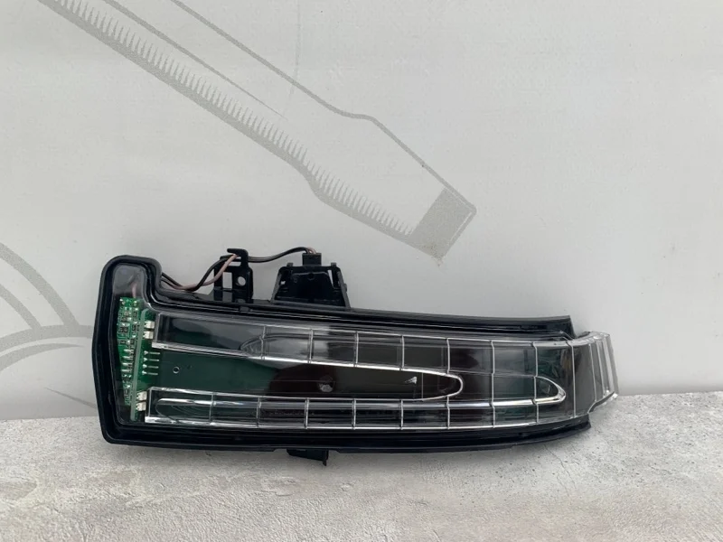 Повторитель зеркало левый Mercedes-benz W212