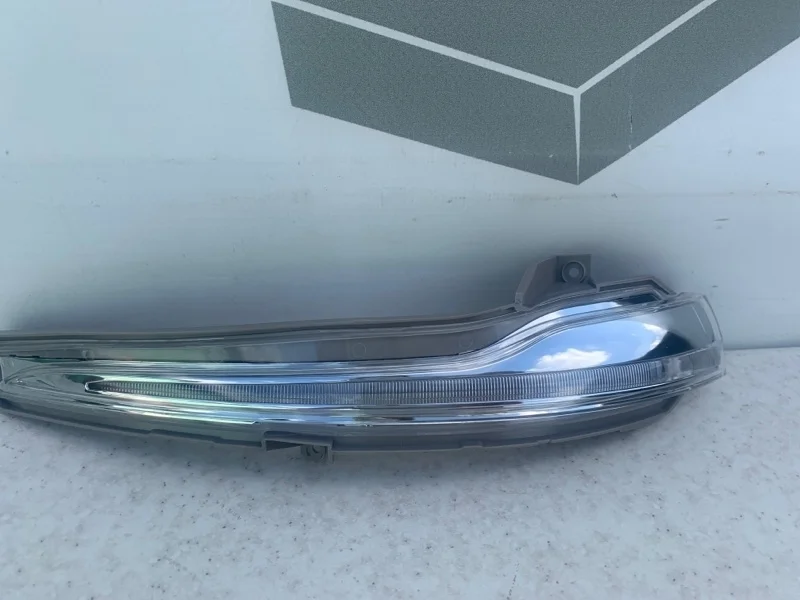 Повторитель зеркало левый Mercedes-benz W205