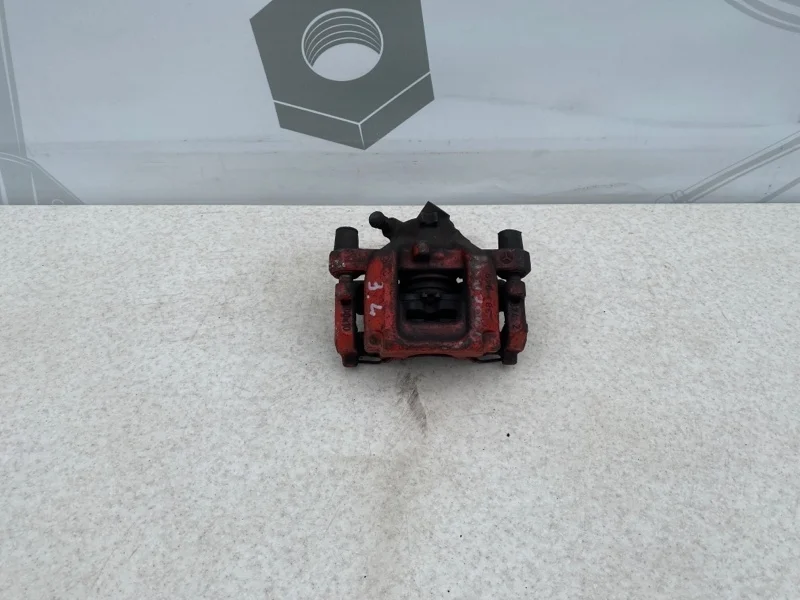 Тормозной суппорт задний левый Mercedes-benz 2008 W204