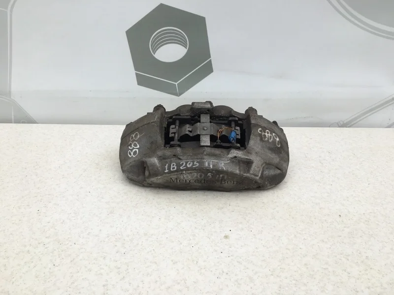 Тормозной суппорт передний правый Mercedes-benz 2015 W205