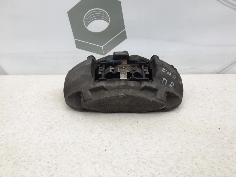 Тормозной суппорт передний правый Mercedes-benz 2016 C205