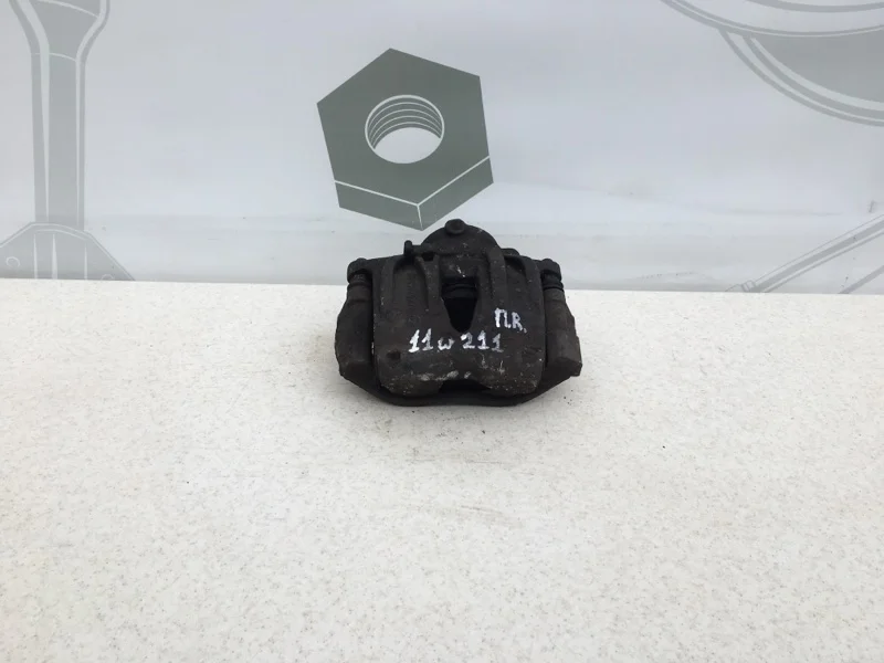 Тормозной суппорт передний правый Mercedes-benz 2002 W211