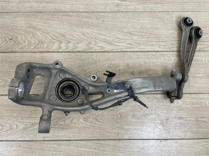 Кулак поворотный со ступицей Audi Q7 2015- 4M