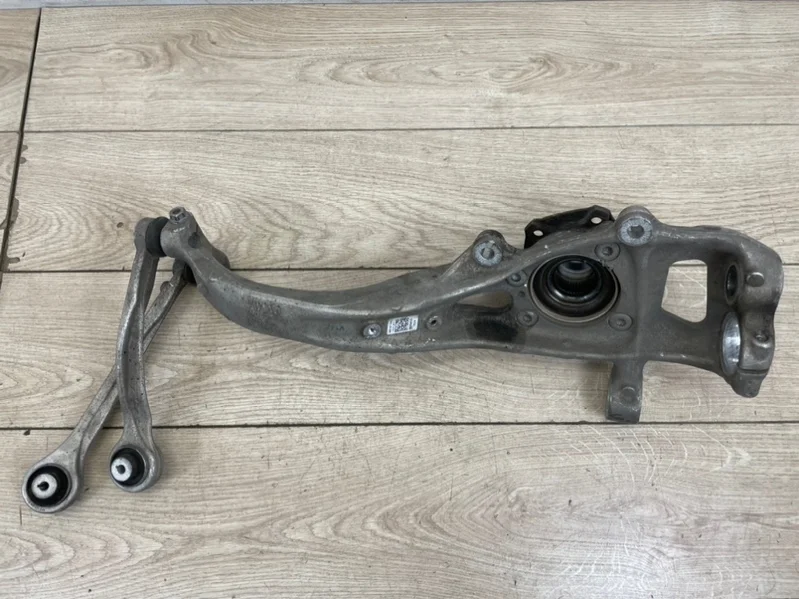 Кулак поворотный со ступицей Audi Q7 2015- 4M