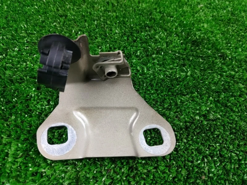 Кронштейн крепления крыла BMW F10