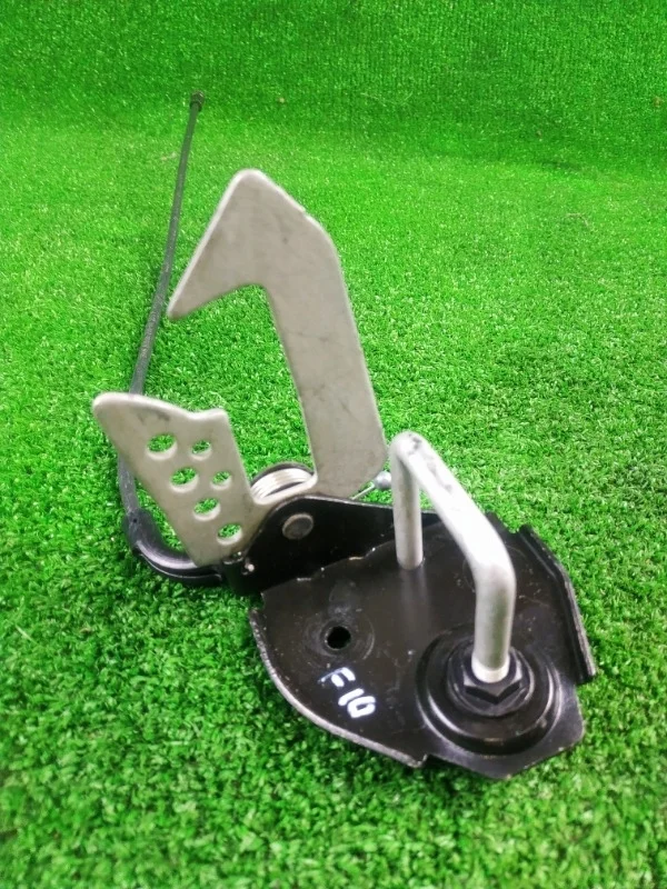 Замок капота BMW F10