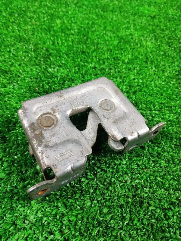 Замок капота BMW E60