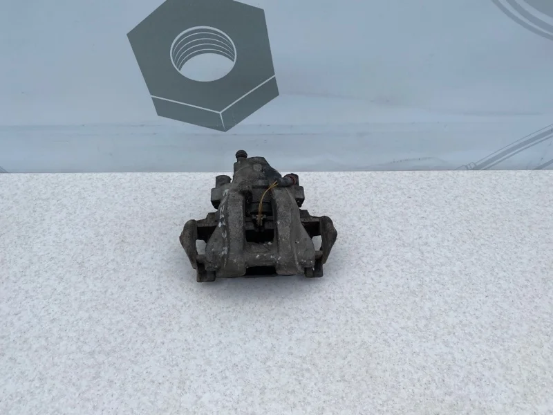 Тормозной суппорт задний правый Mercedes-benz 2007 W211