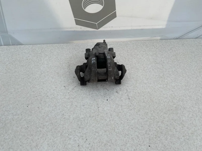 Тормозной суппорт задний левый Mercedes-benz 2003 S211