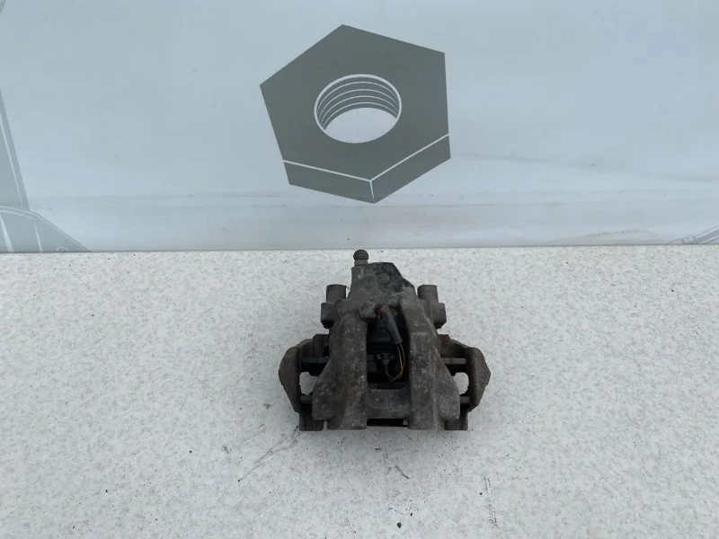 Тормозной суппорт задний правый Mercedes-benz 2002 W211