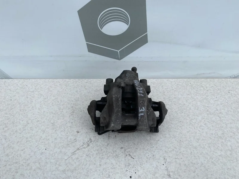 Тормозной суппорт задний левый Mercedes-benz 2005 W211