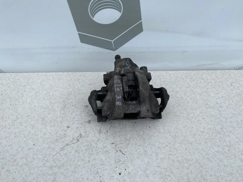 Тормозной суппорт задний правый Mercedes-benz 2005 W211