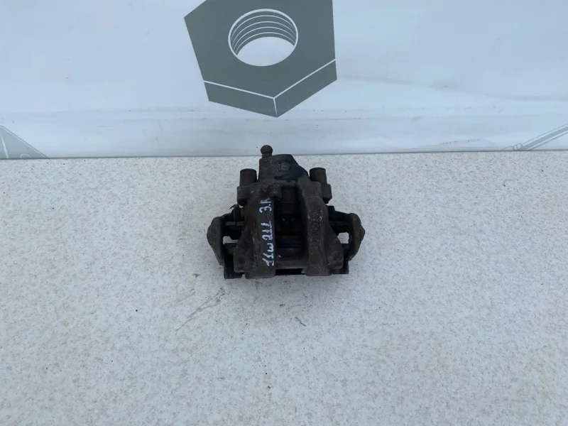 Тормозной суппорт задний правый Mercedes-benz 2002 W211