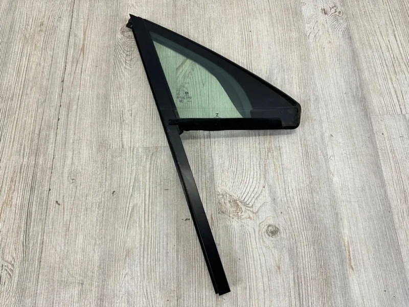 Неподвижное стекло двери VW Touareg 3 2019- CR7