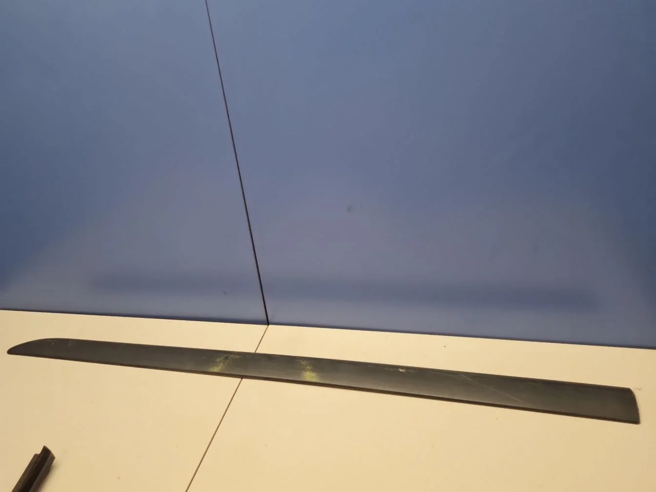 Молдинг двери левый передний для Skoda Fabia 5J 2007-2015