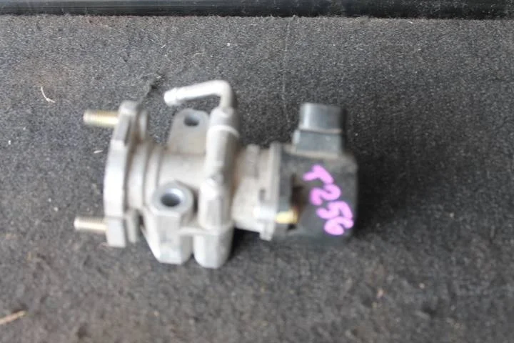 Б.у. клапан eg TOYOTA AVENSIS AZT250 TOYOTA AVENSIS AZT250