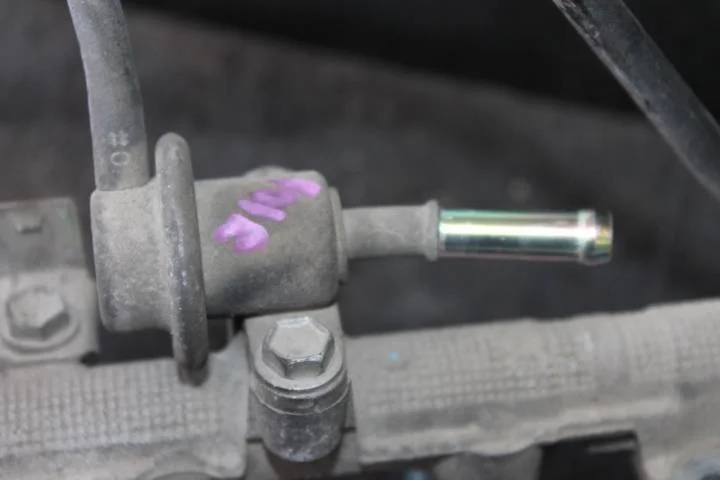 Б.у. регулятор давления топлива TOYOTA LAND CRUISER J100 TOYOTA LAND CRUISER J100