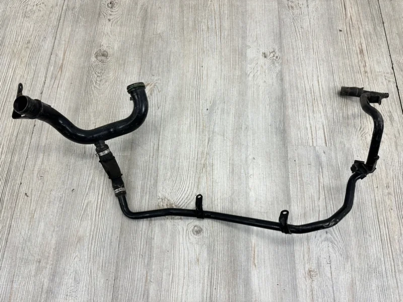 Трубопровод системы охлаждения VW Touareg NF 2010-2014 7P