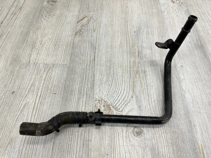 Трубопровод системы охлаждения VW Touareg 2003-2010 7L