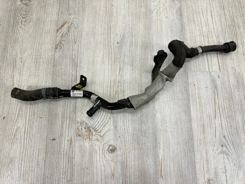 Трубка охлаждающей жидкости VW Touareg 2 2010-2018 7P