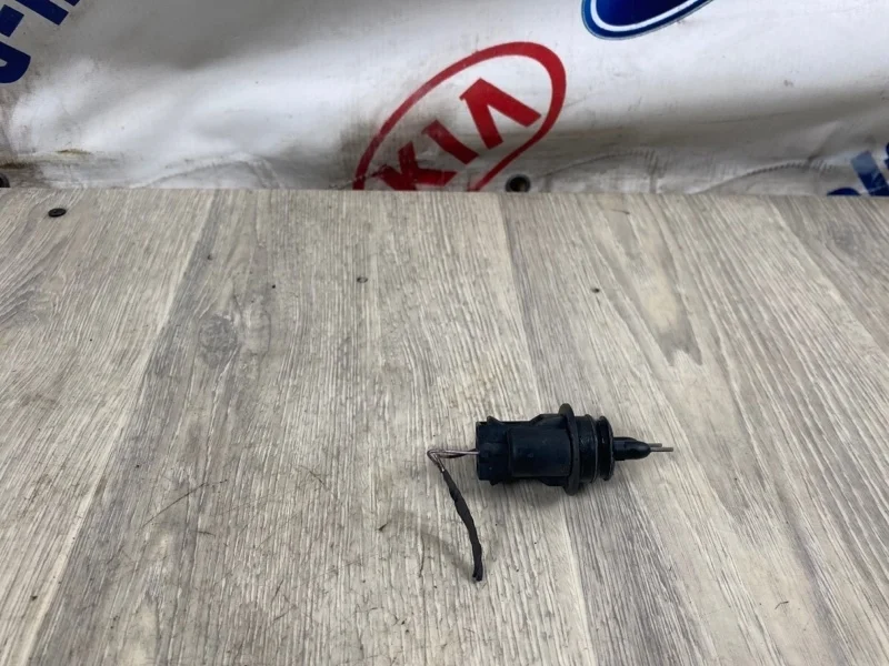 Датчик уровня омывающей жидкости Skoda Octavia 2007-2013г