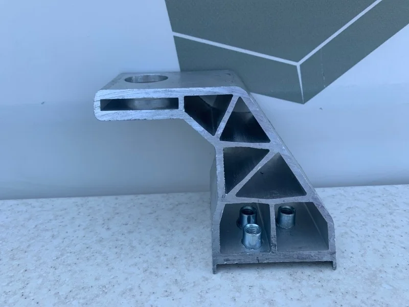 Кронштейн радиатора левый Mercedes-benz W205