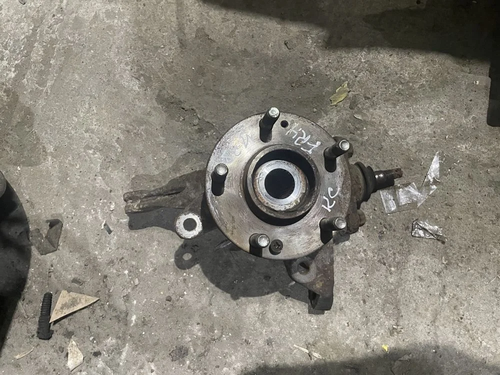 кулак передний правый kia ceed ed