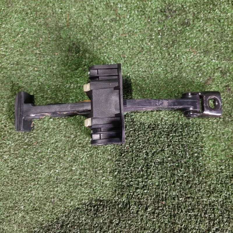 Ограничитель двери BMW F10