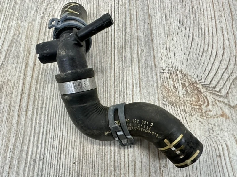 Шланг системы охлаждения VW Touareg 2 2010-2018 7P