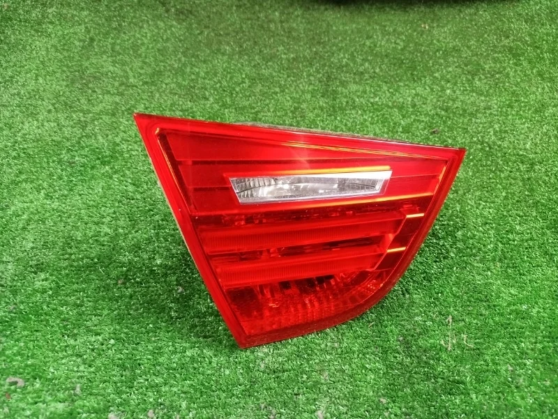 Фонарь в крышку багажника BMW E90