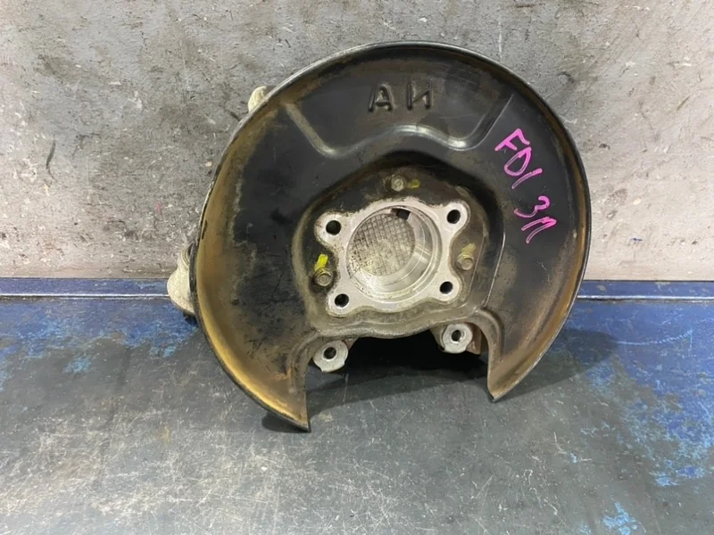 Кулак Honda Civic 8 4D FD