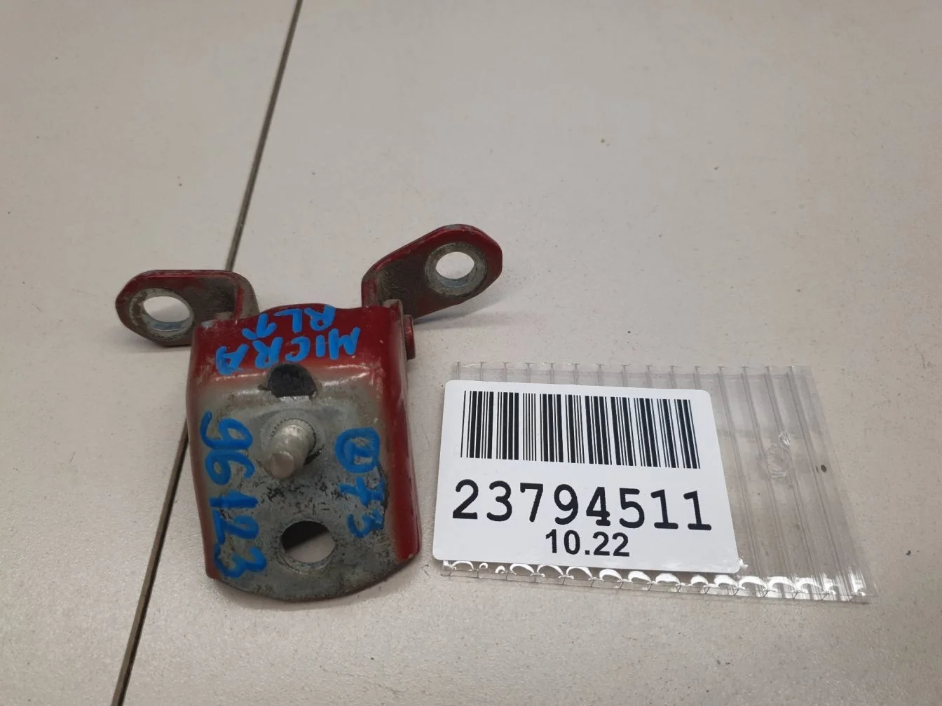 Петля двери задней левой верхняя для Nissan Micra K12E 2002-2010