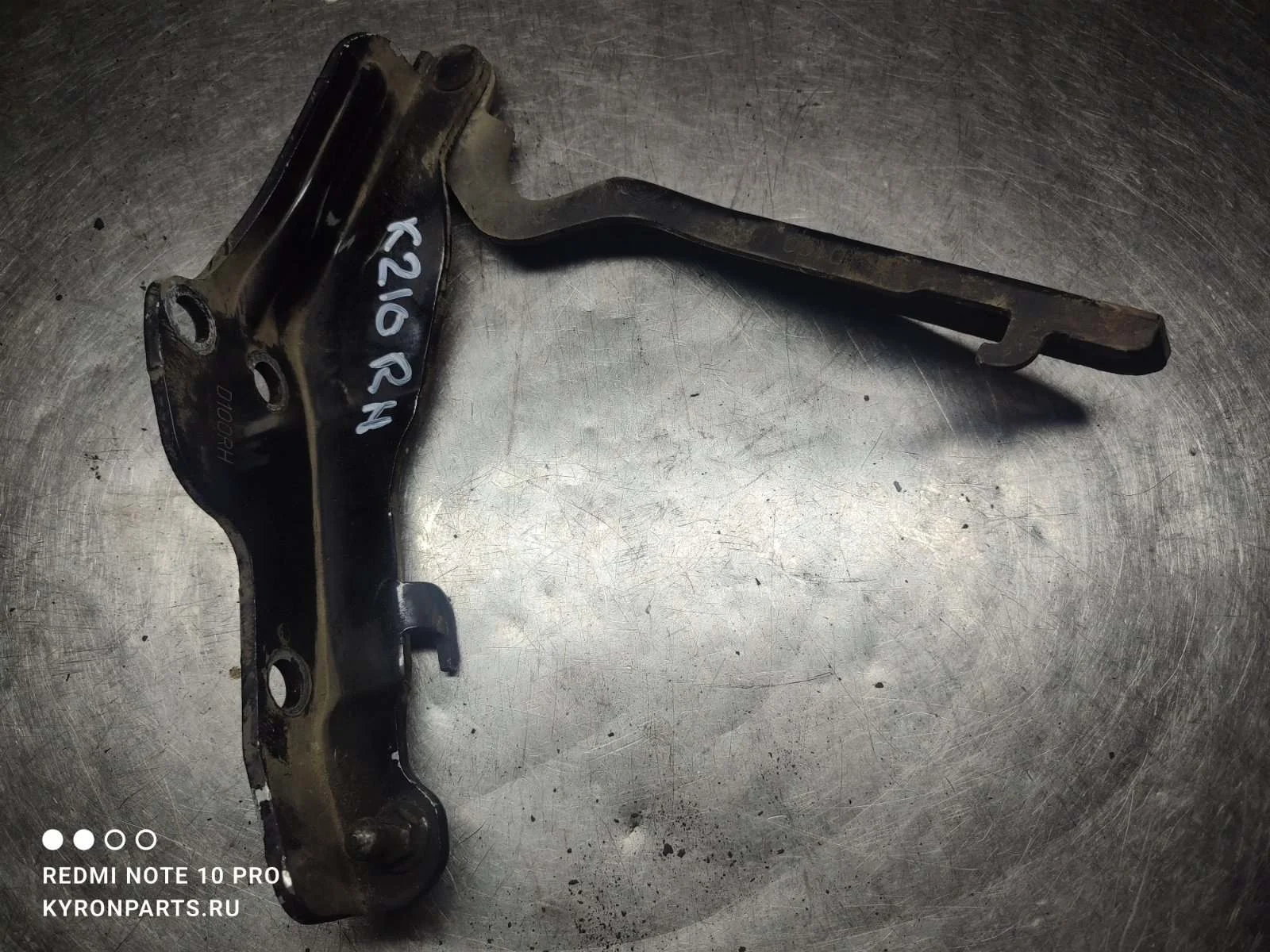 Петля капота SsangYong Kyron 2007 D100