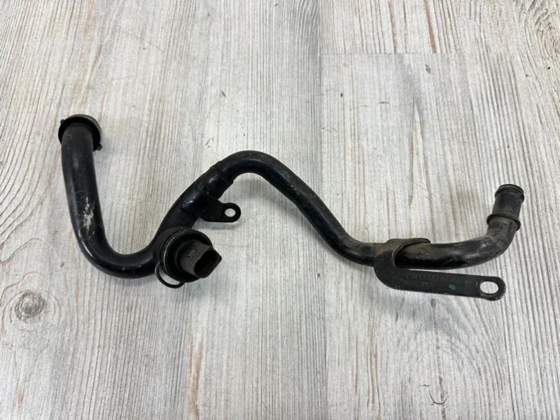 Трубопровод системы охлаждения VW Touareg 2007-2010 7L