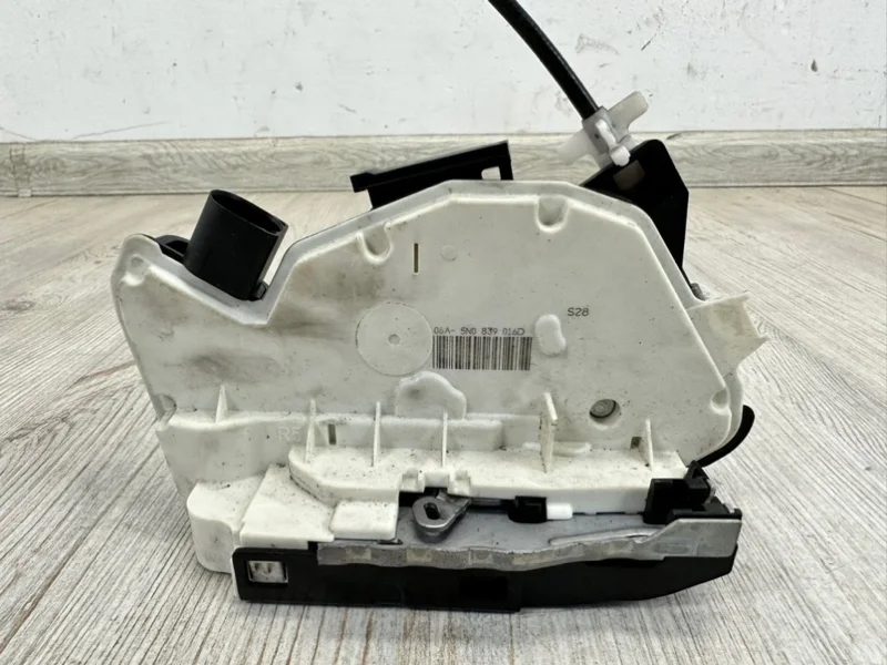 Замок двери VW Tiguan 1 2008-2018 5N