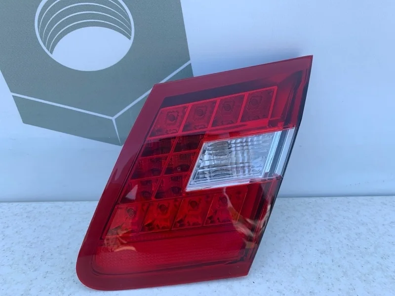 Фонарь задний правый крышку багажника Mercedes-benz W212