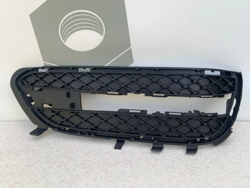 Решетка переднего бампера правая Mercedes-benz W212