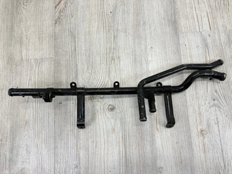 Трубопровод системы охлаждения VW Touareg 2003-2010 7L