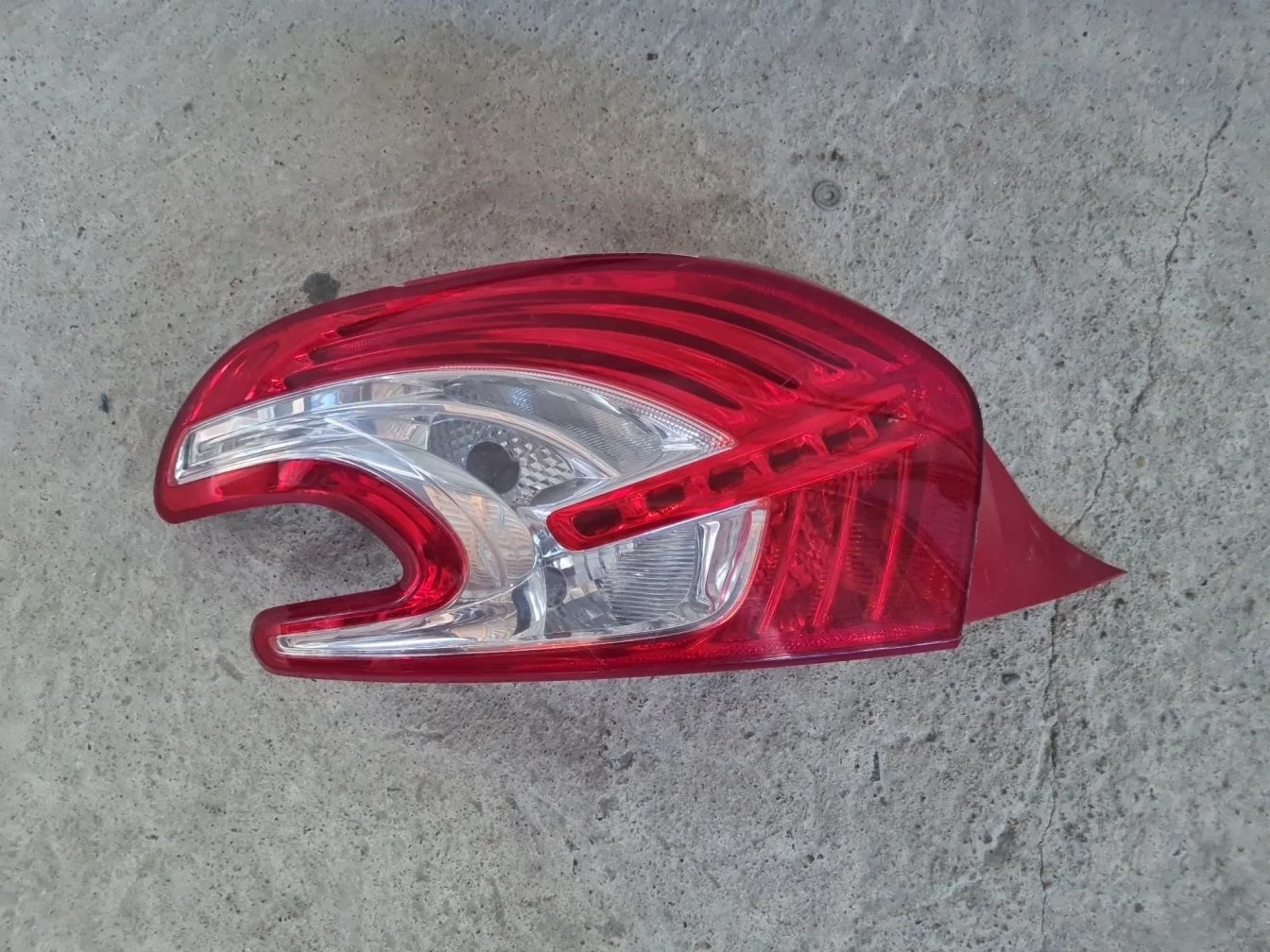 Фонарь на крыло левый для Peugeot 208 2012-2019