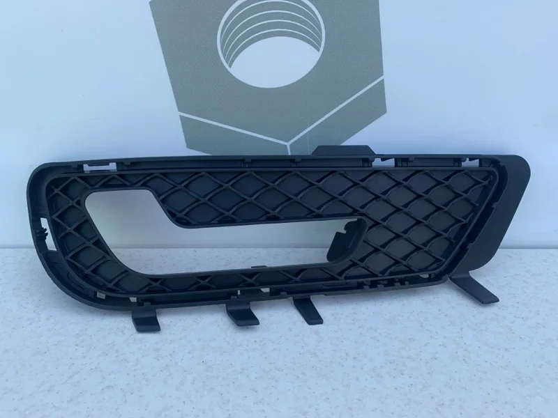 Решетка переднего бампера левая Mercedes-benz W212