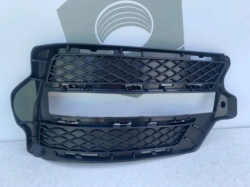 Решетка переднего бампера правая Mercedes-benz GLK X204